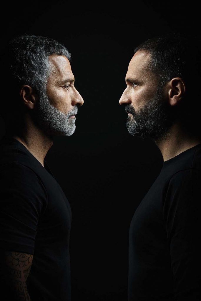 Retrato de los diseñadores de Summumstudio, creadores del galardón TIMELESS para los Premios ROOM