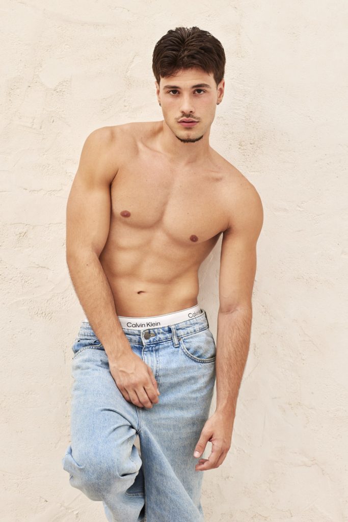 Book de Modelo Masculino en Valencia_Fotografía Profesional Book de modelo masculino en Valencia con fotografía profesional en estudio