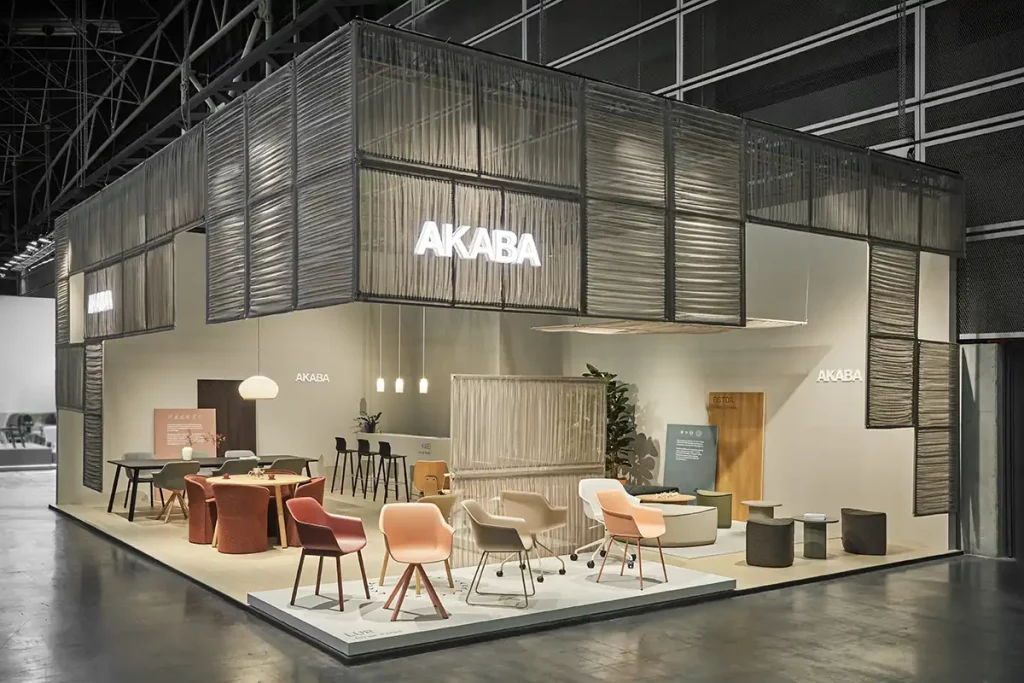 fotografo-eventos-feria-valencia-akaba Stand de Akaba con mobiliario de diseño en Feria Hábitat Valencia, fotografía de Cualiti