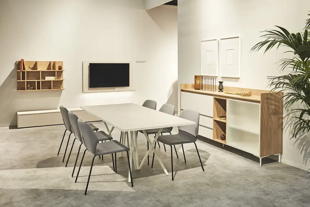 fotografo feria valencia stands Comedor de diseño con mesa y aparador de madera en stand de Feria Hábitat Valencia, foto Cualiti